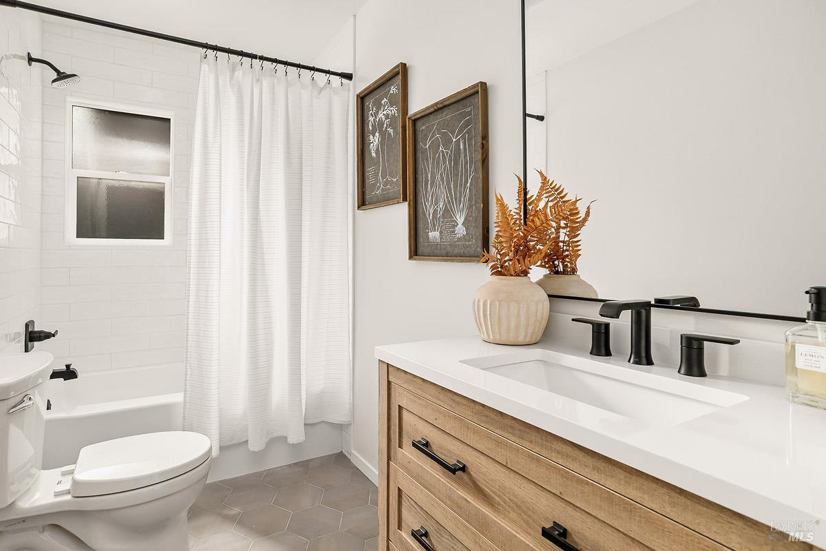 Detail Gallery Image 13 of 29 For 59 Trellis Dr, San Rafael,  CA 94903 - 4 Beds | 2 Baths