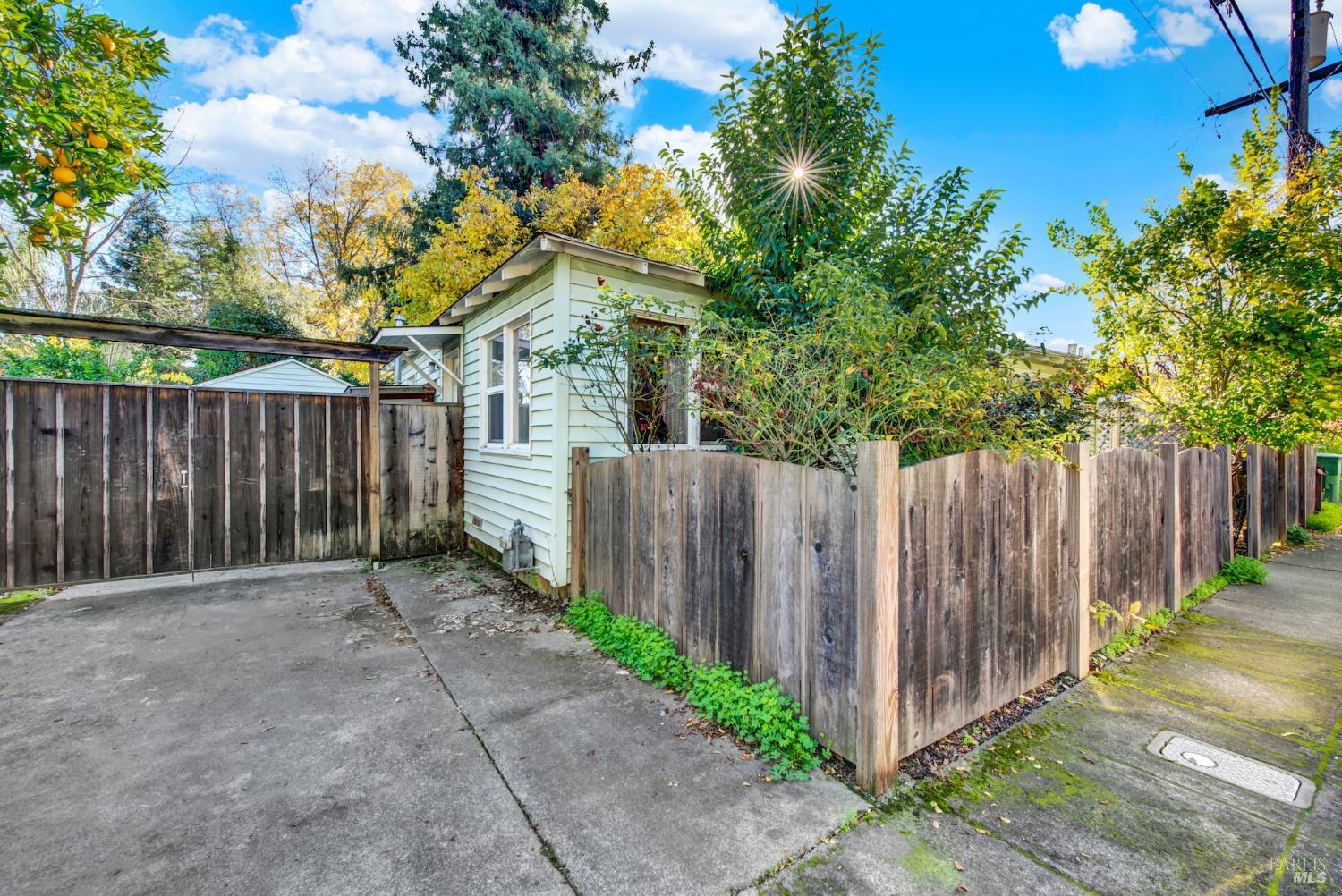 Detail Gallery Image 4 of 54 For 211 Triplett Dr, Cloverdale,  CA 95425 - 2 Beds | 1 Baths