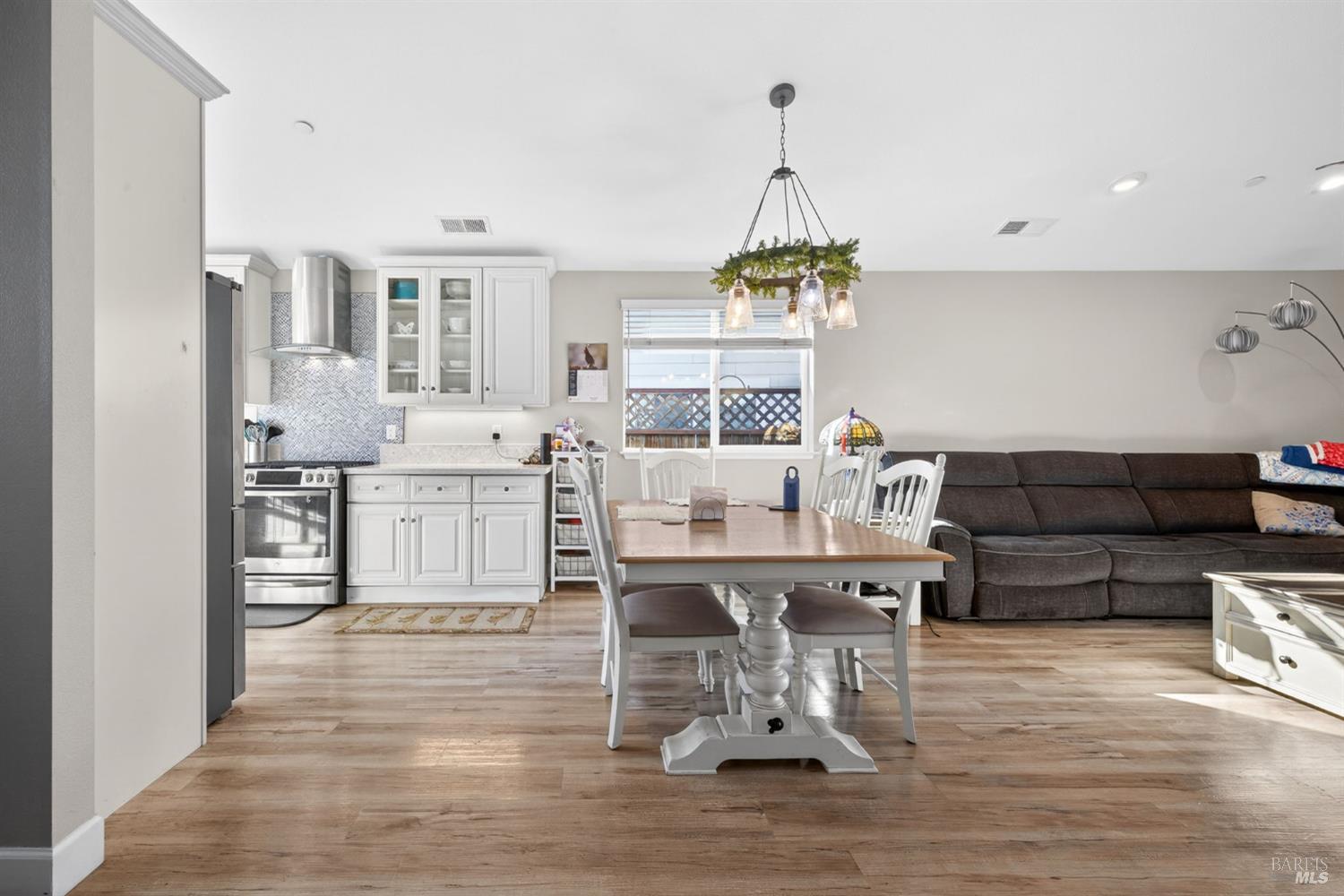 Detail Gallery Image 4 of 22 For 1661 Hopper Ave, Santa Rosa,  CA 95403 - 3 Beds | 2 Baths