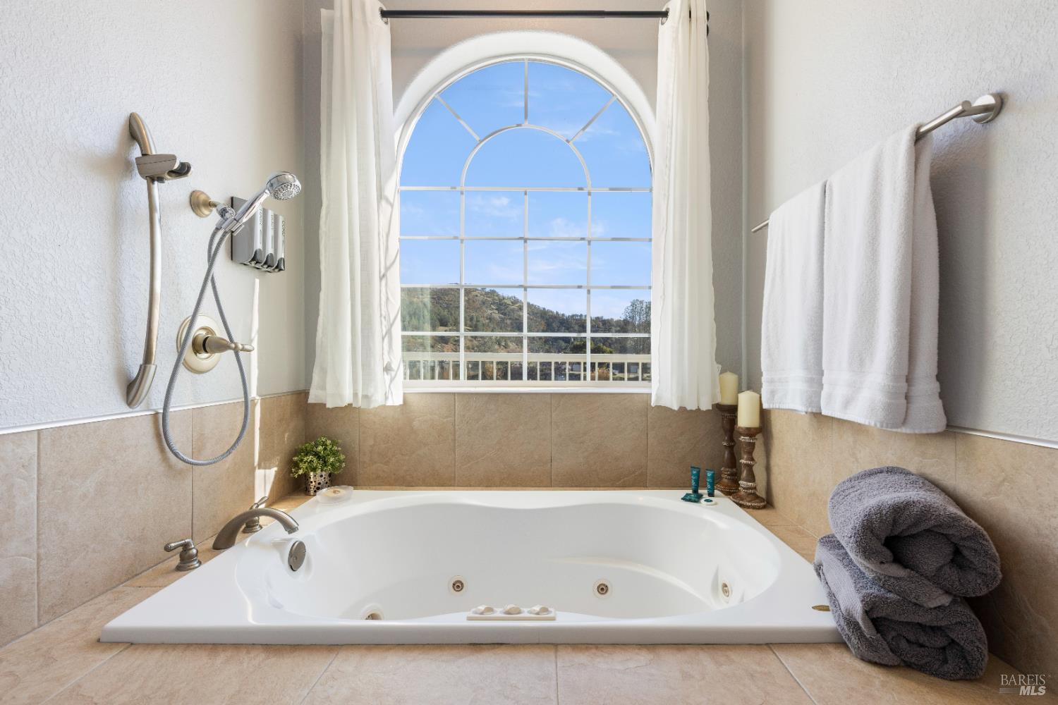 Detail Gallery Image 37 of 69 For 11115 Lakeshore Dr, Clearlake,  CA 95424 - 3 Beds | 3/1 Baths