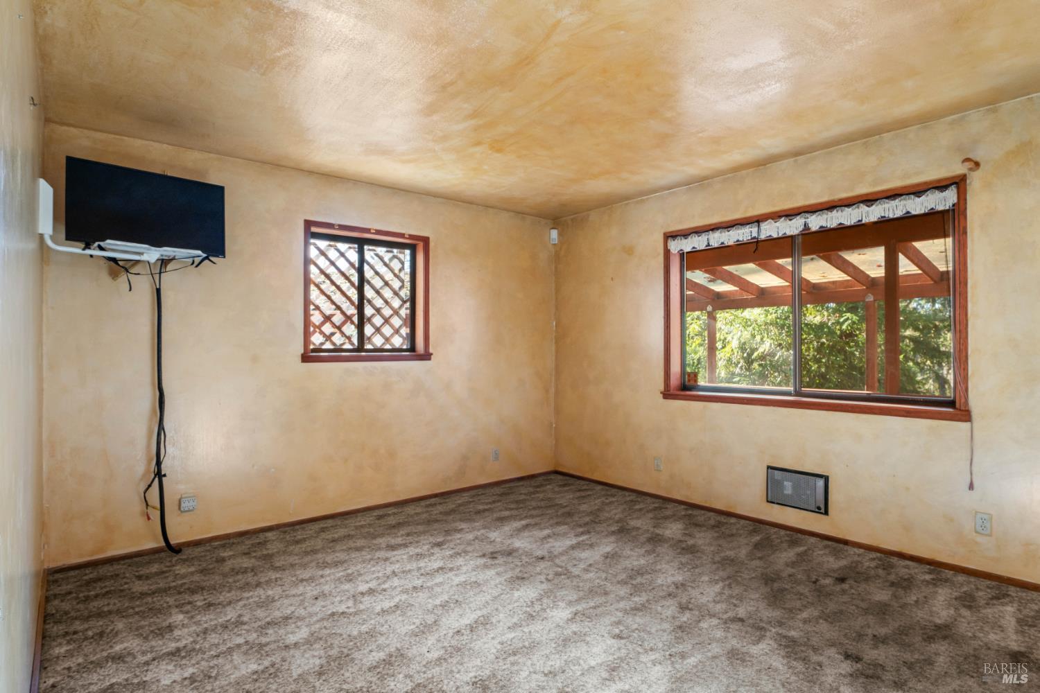 Detail Gallery Image 18 of 24 For 24465 Sherwood Rd, Willits,  CA 95490 - 3 Beds | 2 Baths