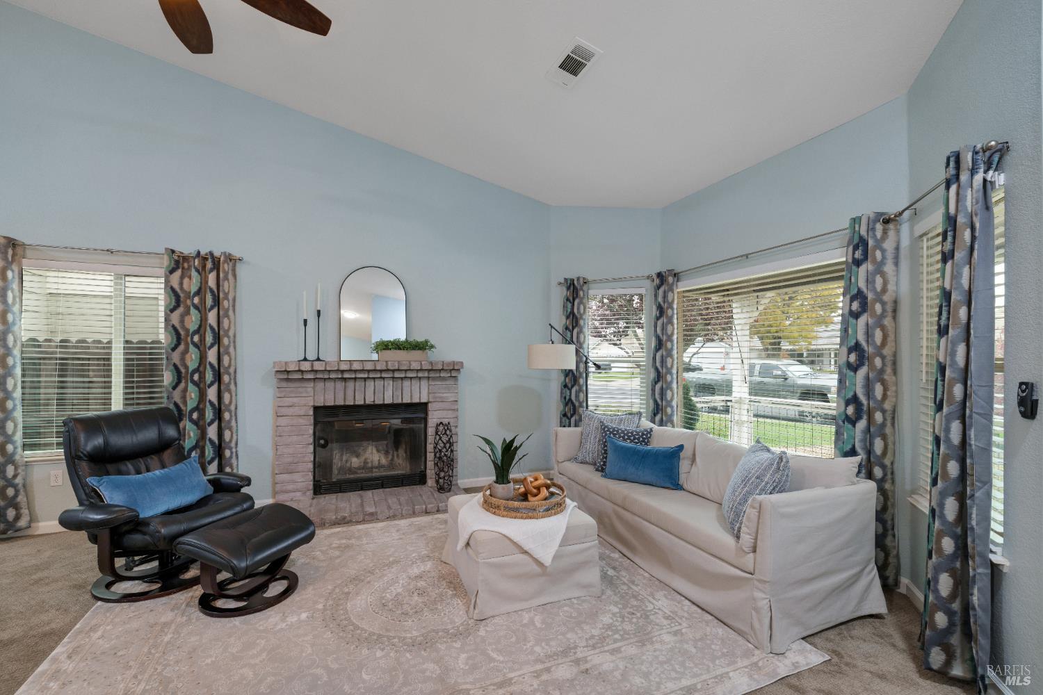 Detail Gallery Image 2 of 14 For 809 Cookson St, Vacaville,  CA 95687 - 3 Beds | 2 Baths