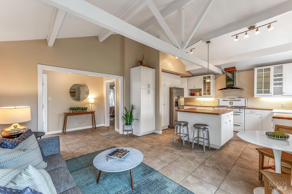 Detail Gallery Image 3 of 49 For 17323 Hillside Ave, Sonoma,  CA 95476 - 4 Beds | 2 Baths