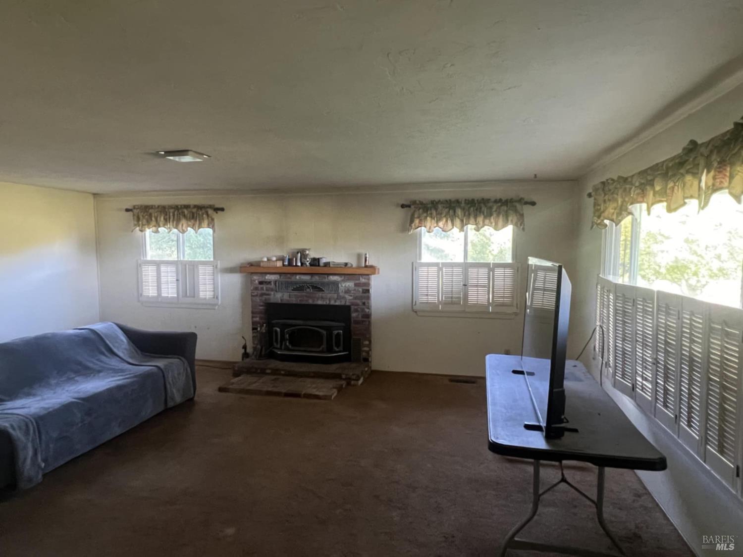 Detail Gallery Image 4 of 37 For 78951 Zenia Rd, Covelo,  CA 95428 - 3 Beds | 1/1 Baths