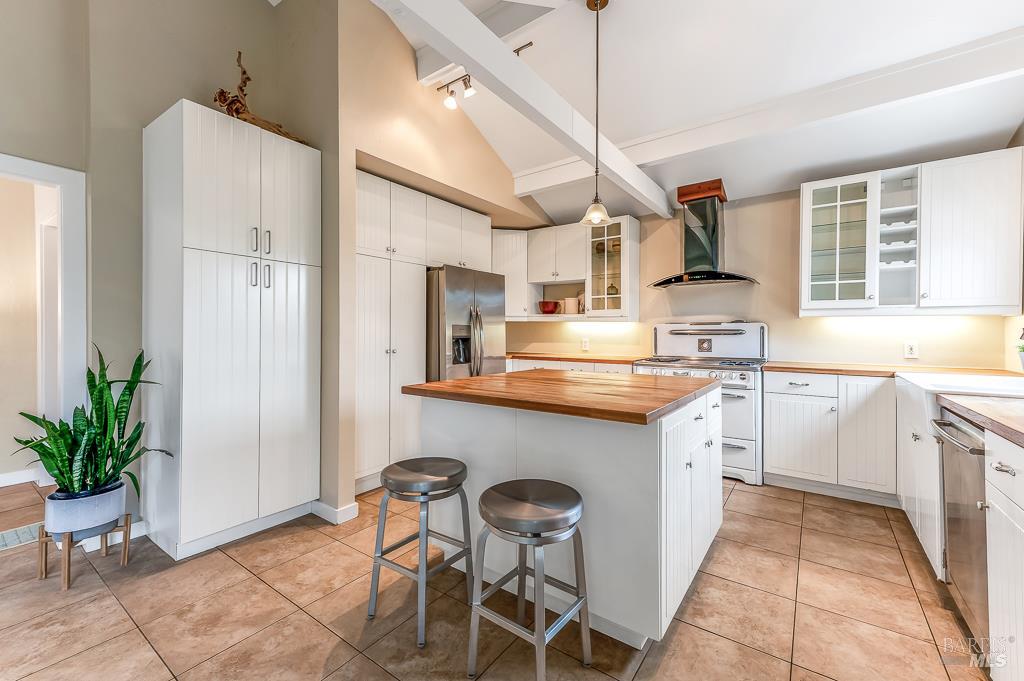 Detail Gallery Image 7 of 49 For 17323 Hillside Ave, Sonoma,  CA 95476 - 4 Beds | 2 Baths