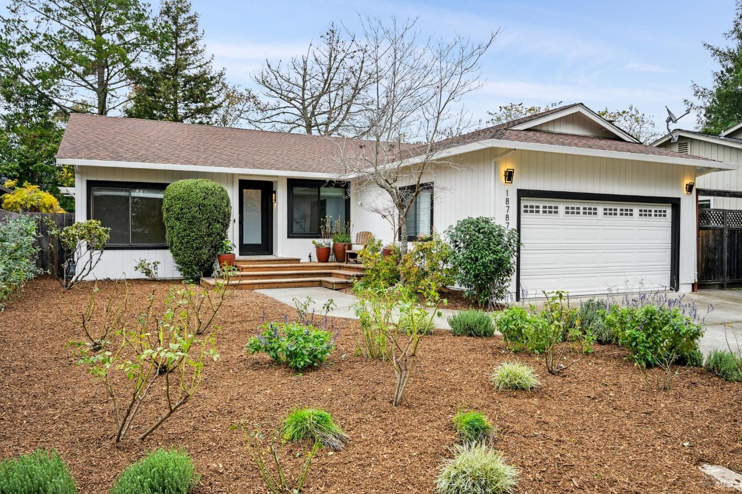 Detail Gallery Image 2 of 25 For 18787 Gillman Dr, Sonoma,  CA 95476 - 3 Beds | 2 Baths