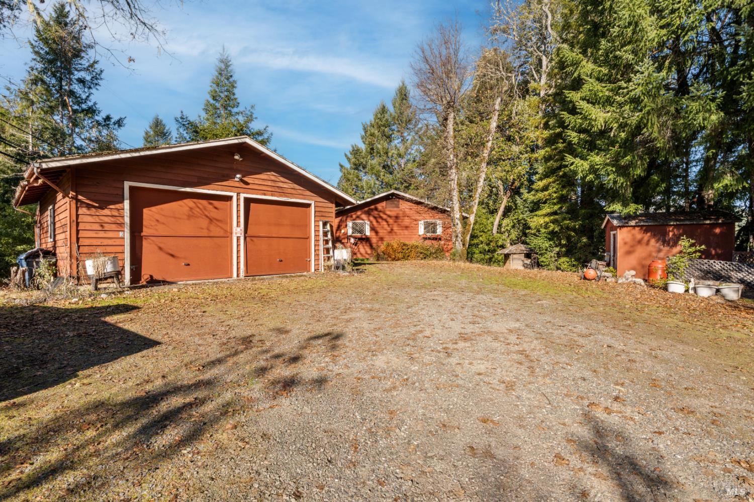 Detail Gallery Image 2 of 24 For 24465 Sherwood Rd, Willits,  CA 95490 - 3 Beds | 2 Baths