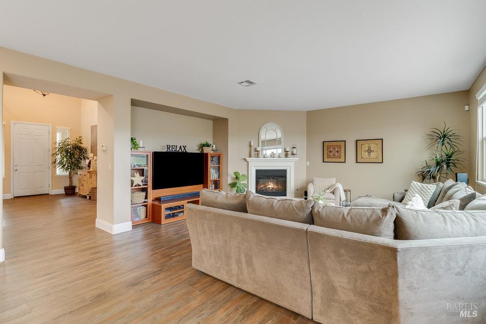 Detail Gallery Image 22 of 66 For 544 Lansing Cir, Benicia,  CA 94510 - 4 Beds | 3 Baths