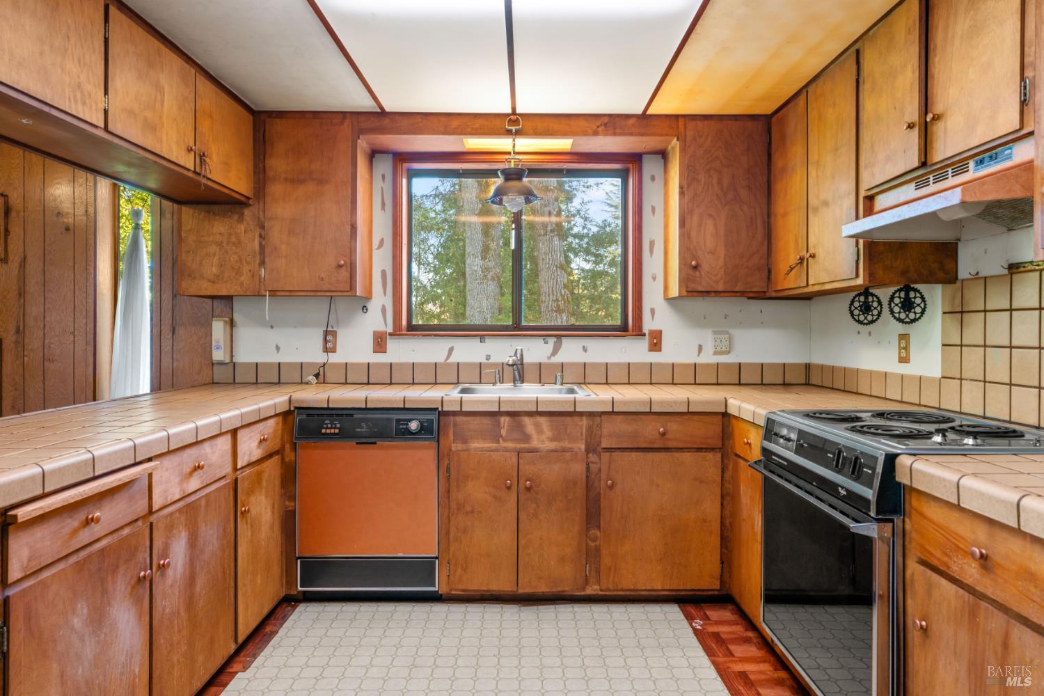 Detail Gallery Image 14 of 24 For 24465 Sherwood Rd, Willits,  CA 95490 - 3 Beds | 2 Baths