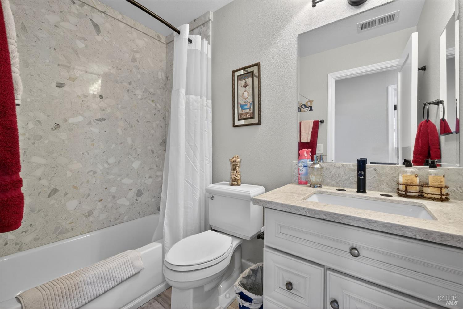 Detail Gallery Image 10 of 22 For 1661 Hopper Ave, Santa Rosa,  CA 95403 - 3 Beds | 2 Baths