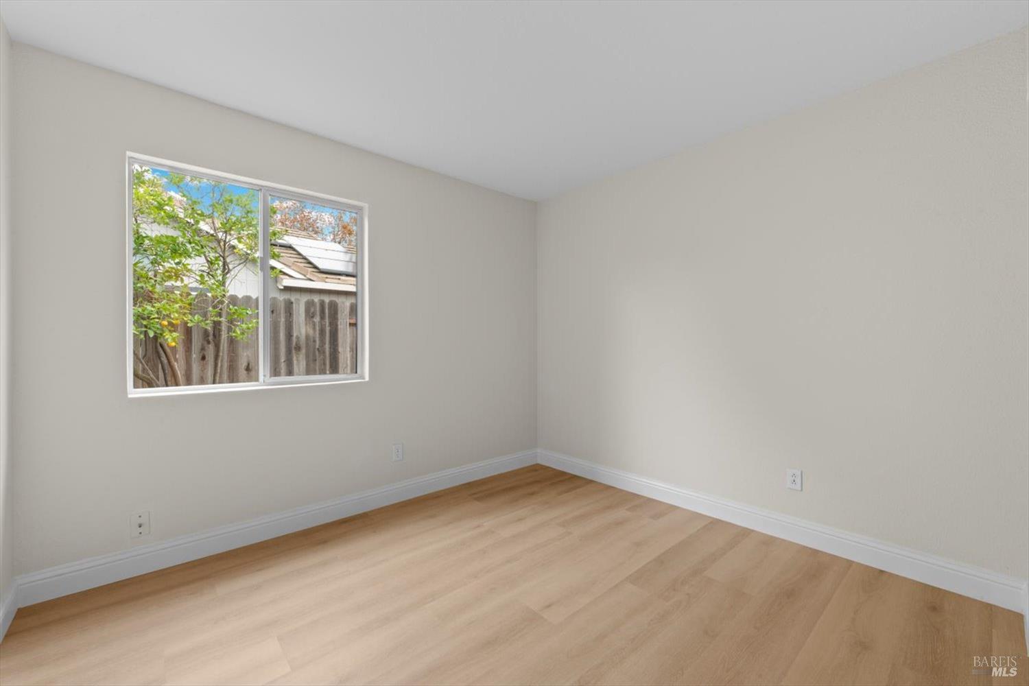 Detail Gallery Image 24 of 44 For 570 Woodard Way, Dixon,  CA 95620 - 3 Beds | 2 Baths