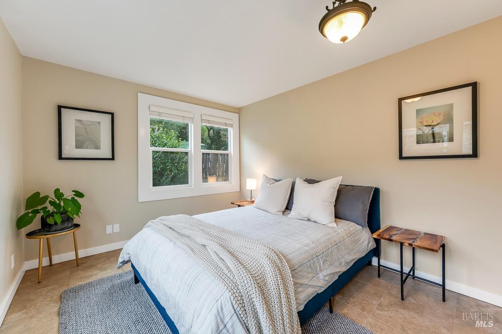 Detail Gallery Image 12 of 49 For 17323 Hillside Ave, Sonoma,  CA 95476 - 4 Beds | 2 Baths