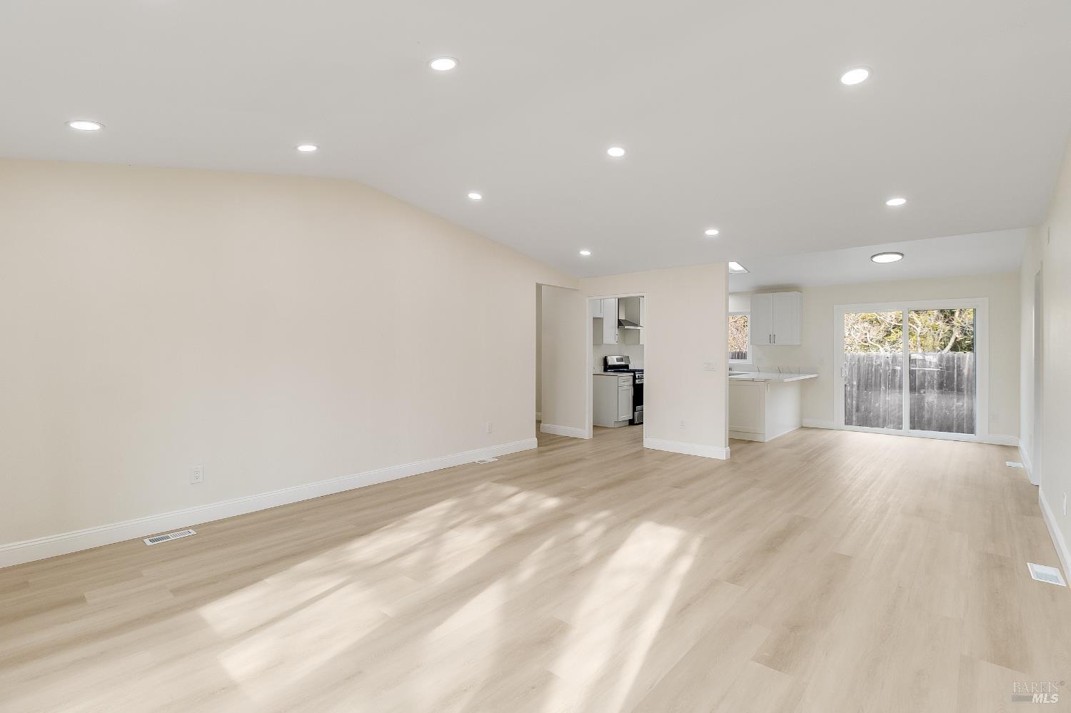 Detail Gallery Image 11 of 58 For 2555 Flosden Rd 8, American Canyon,  CA 94503 - 3 Beds | 2 Baths