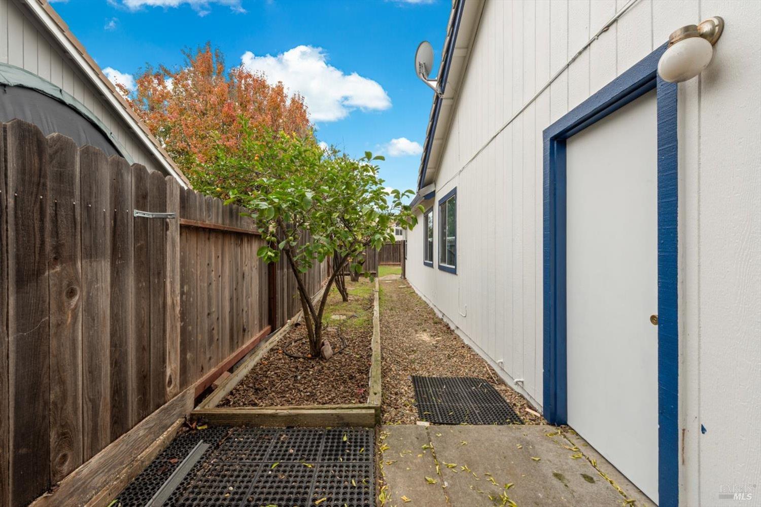 Detail Gallery Image 36 of 44 For 570 Woodard Way, Dixon,  CA 95620 - 3 Beds | 2 Baths