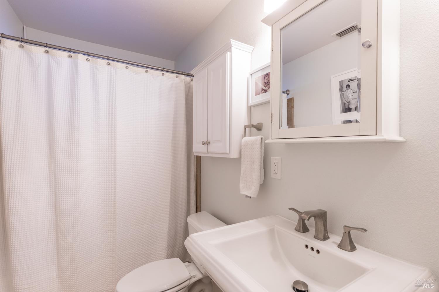 Detail Gallery Image 10 of 27 For 3556 Palomar Way, Napa,  CA 94558 - 3 Beds | 2 Baths