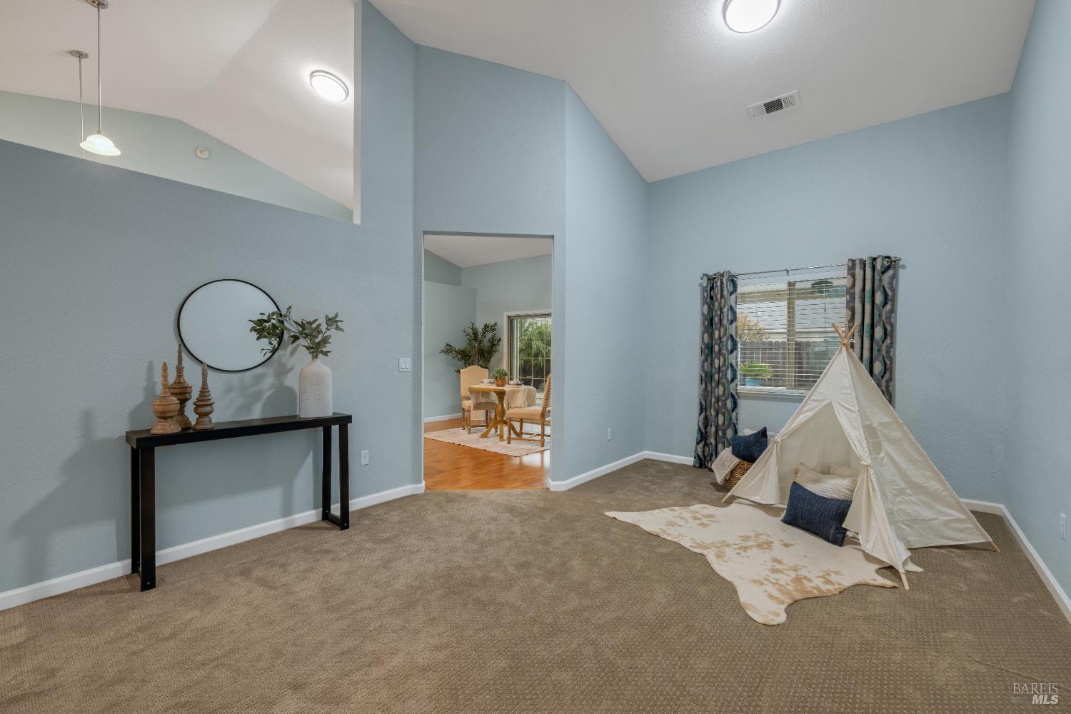 Detail Gallery Image 3 of 14 For 809 Cookson St, Vacaville,  CA 95687 - 3 Beds | 2 Baths