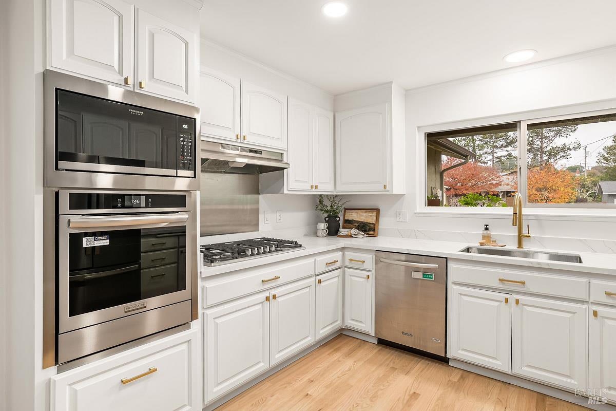 Detail Gallery Image 3 of 29 For 59 Trellis Dr, San Rafael,  CA 94903 - 4 Beds | 2 Baths