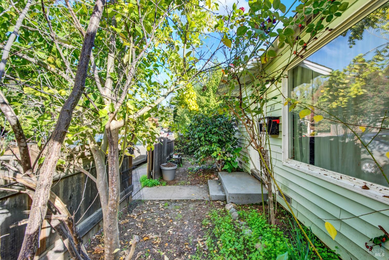 Detail Gallery Image 6 of 54 For 211 Triplett Dr, Cloverdale,  CA 95425 - 2 Beds | 1 Baths