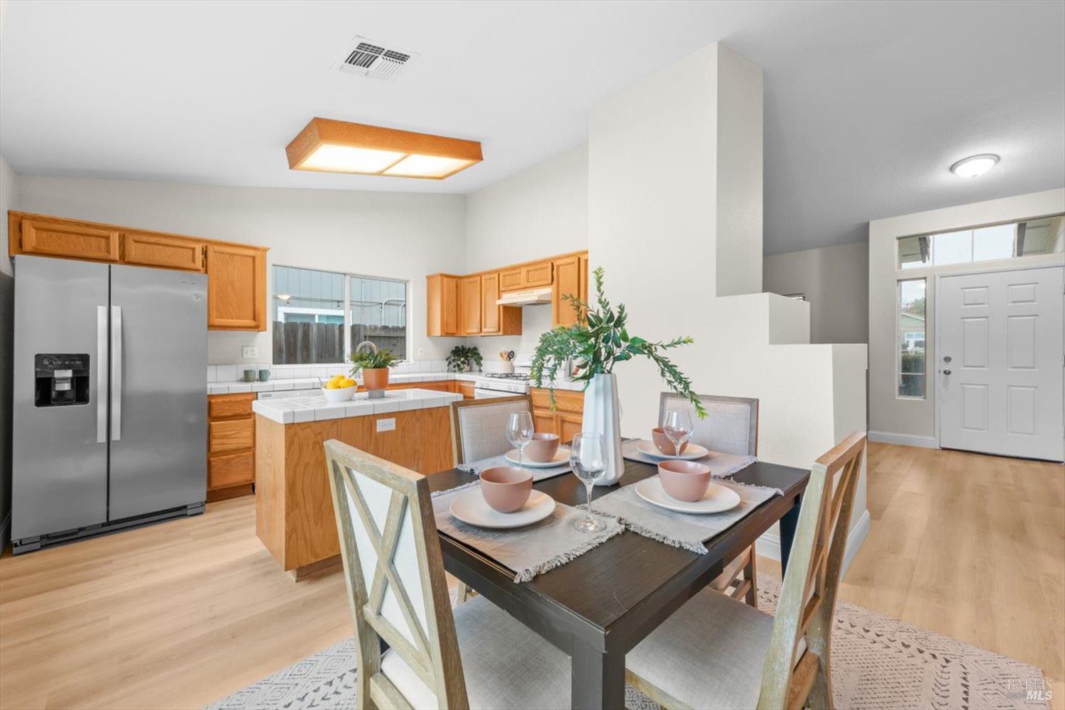 Detail Gallery Image 10 of 44 For 570 Woodard Way, Dixon,  CA 95620 - 3 Beds | 2 Baths