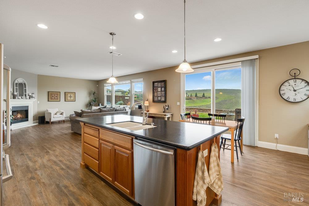 Detail Gallery Image 18 of 66 For 544 Lansing Cir, Benicia,  CA 94510 - 4 Beds | 3 Baths