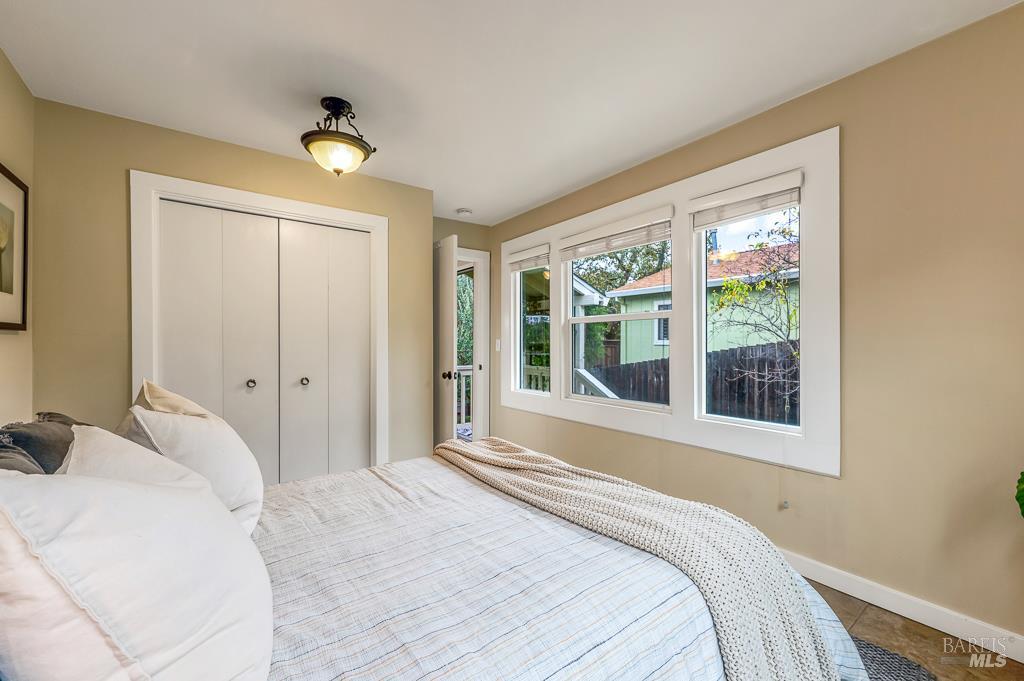 Detail Gallery Image 13 of 49 For 17323 Hillside Ave, Sonoma,  CA 95476 - 4 Beds | 2 Baths
