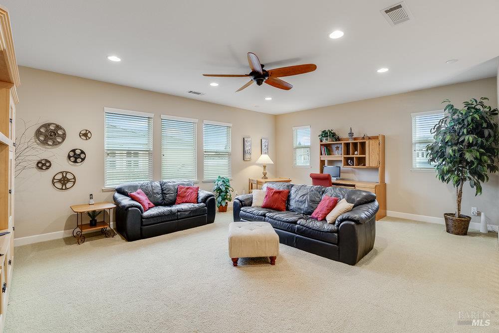 Detail Gallery Image 32 of 66 For 544 Lansing Cir, Benicia,  CA 94510 - 4 Beds | 3 Baths