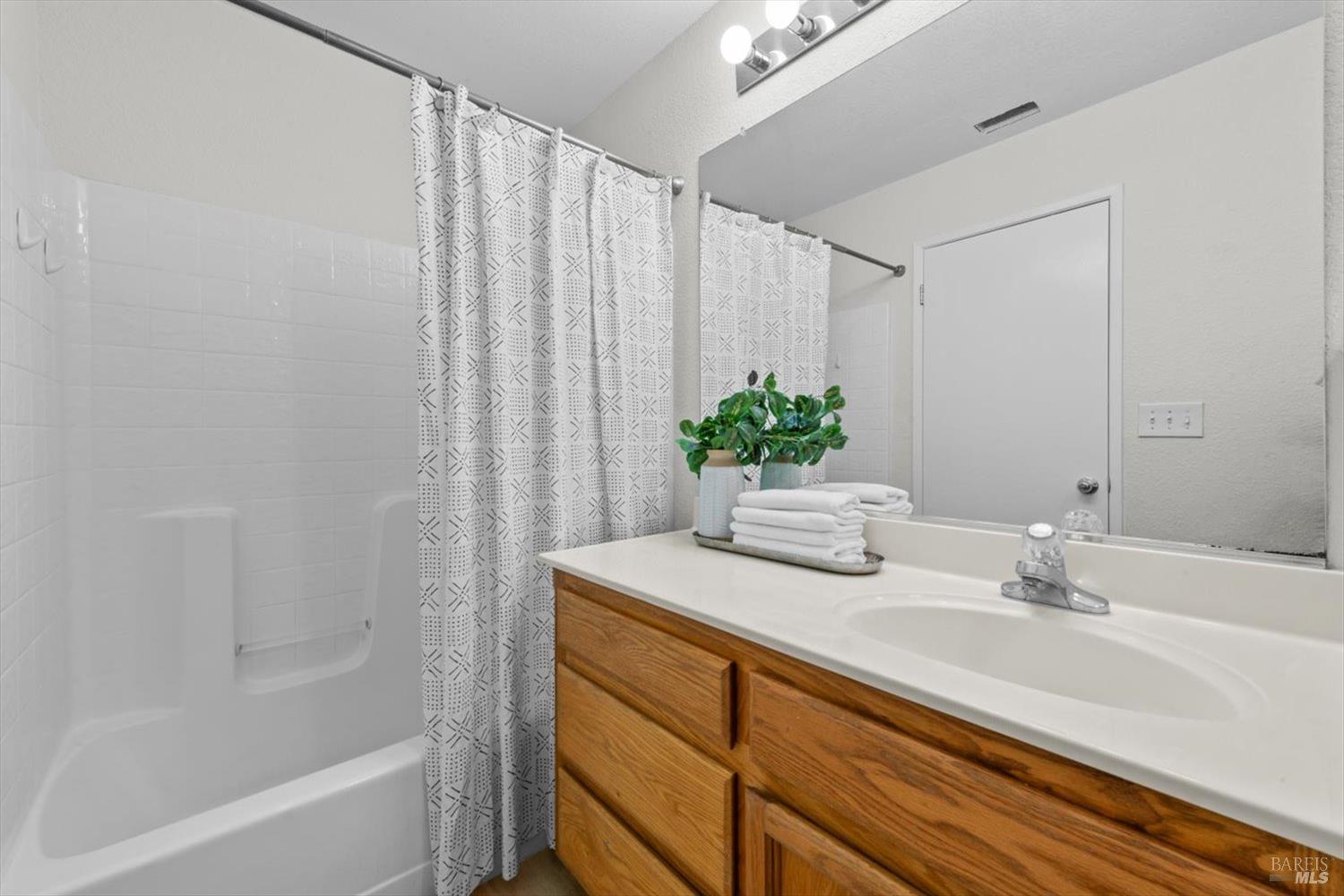 Detail Gallery Image 27 of 44 For 570 Woodard Way, Dixon,  CA 95620 - 3 Beds | 2 Baths