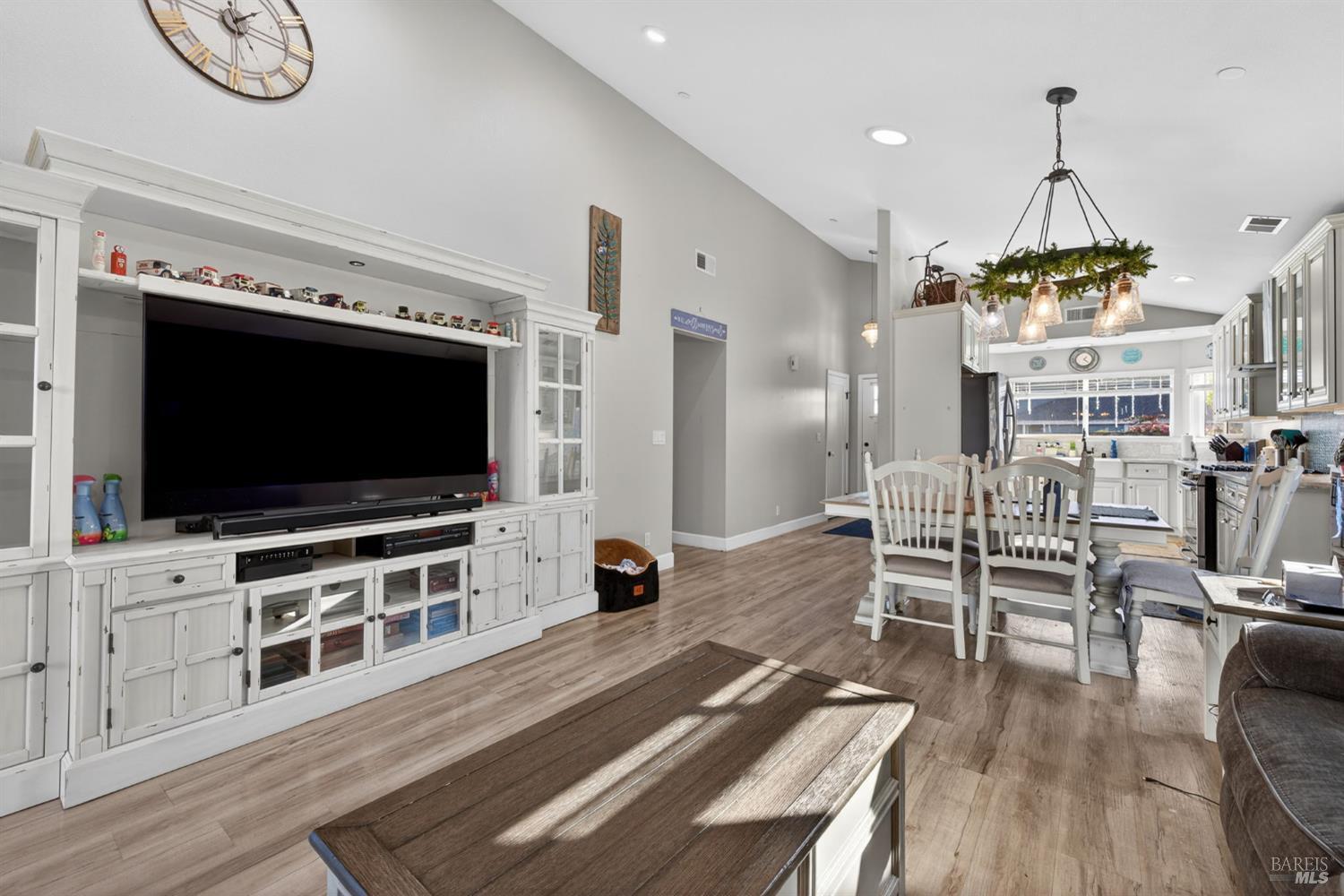 Detail Gallery Image 7 of 22 For 1661 Hopper Ave, Santa Rosa,  CA 95403 - 3 Beds | 2 Baths