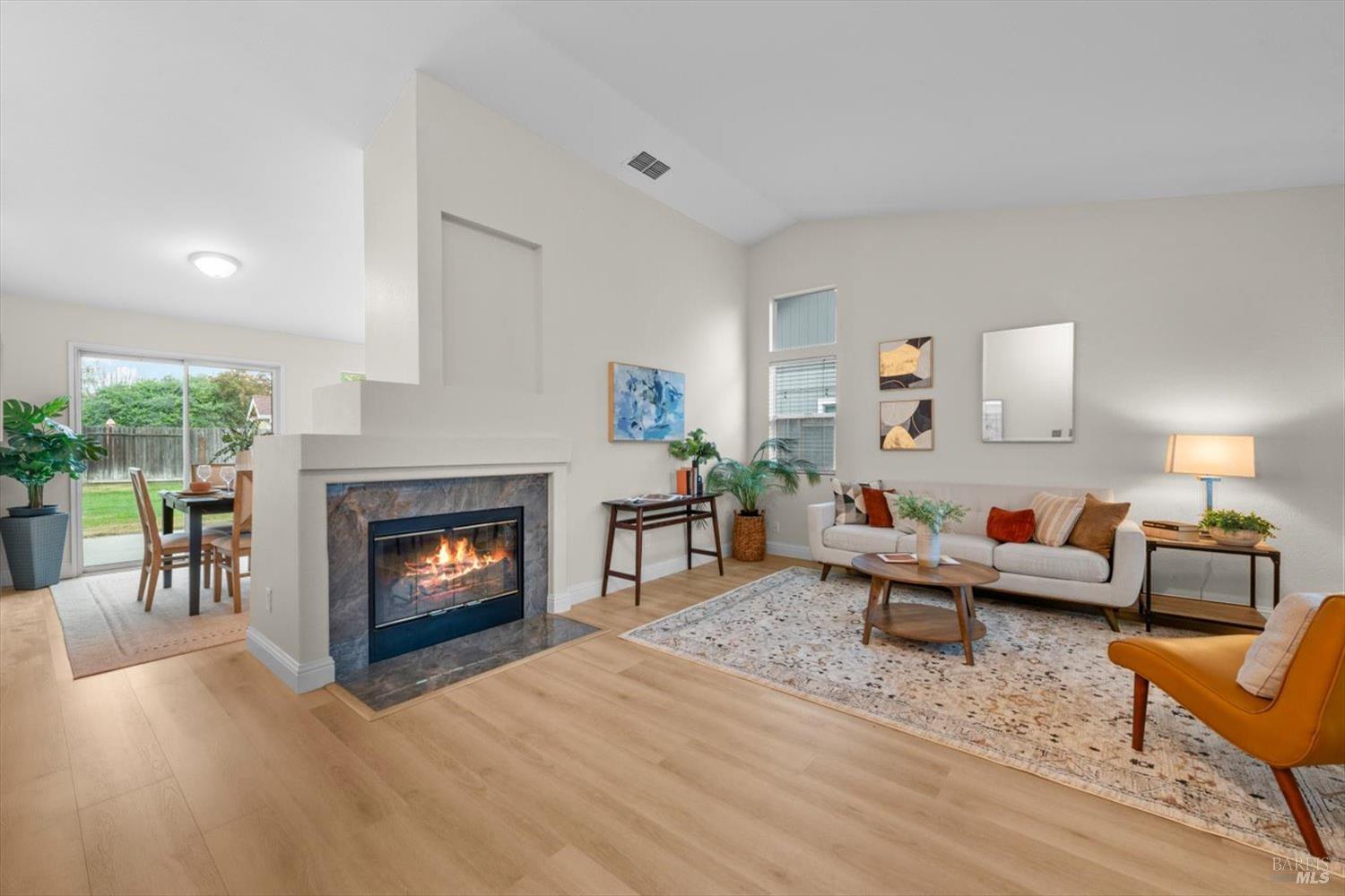 Detail Gallery Image 3 of 44 For 570 Woodard Way, Dixon,  CA 95620 - 3 Beds | 2 Baths