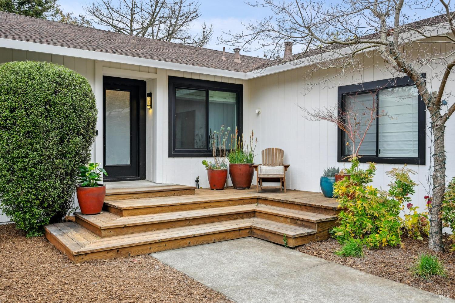 Detail Gallery Image 3 of 25 For 18787 Gillman Dr, Sonoma,  CA 95476 - 3 Beds | 2 Baths