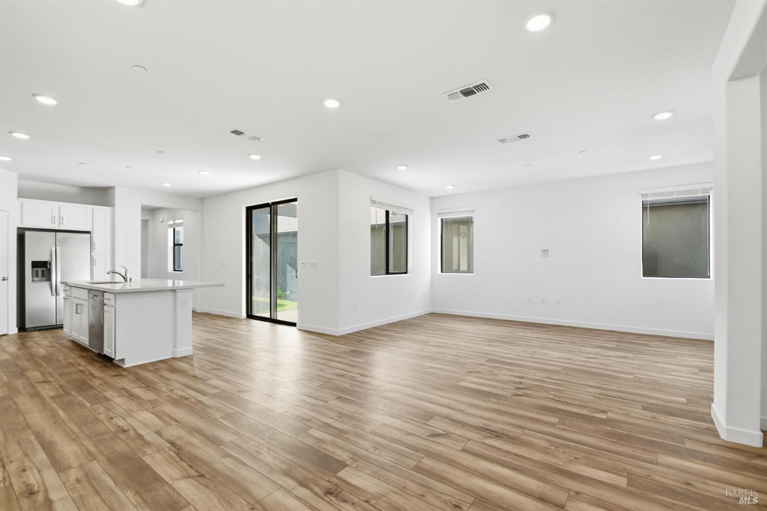 Detail Gallery Image 4 of 12 For 9117 Camino Colegio Rd, Rohnert Park,  CA 94928 - 4 Beds | 3 Baths