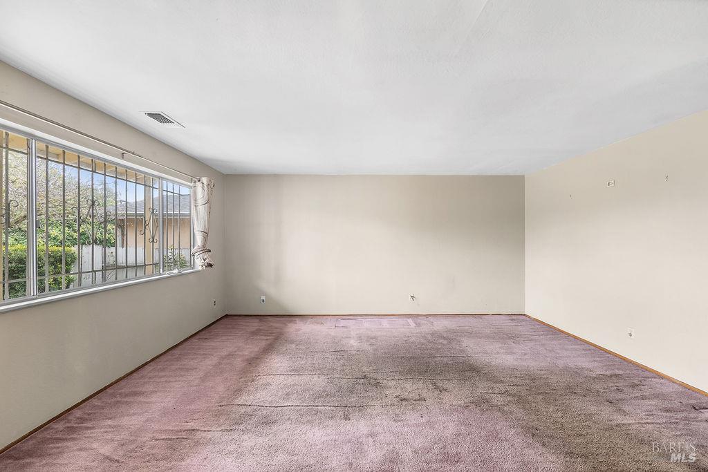 Detail Gallery Image 4 of 27 For 831 5th St, Vallejo,  CA 94590 - 3 Beds | 2 Baths