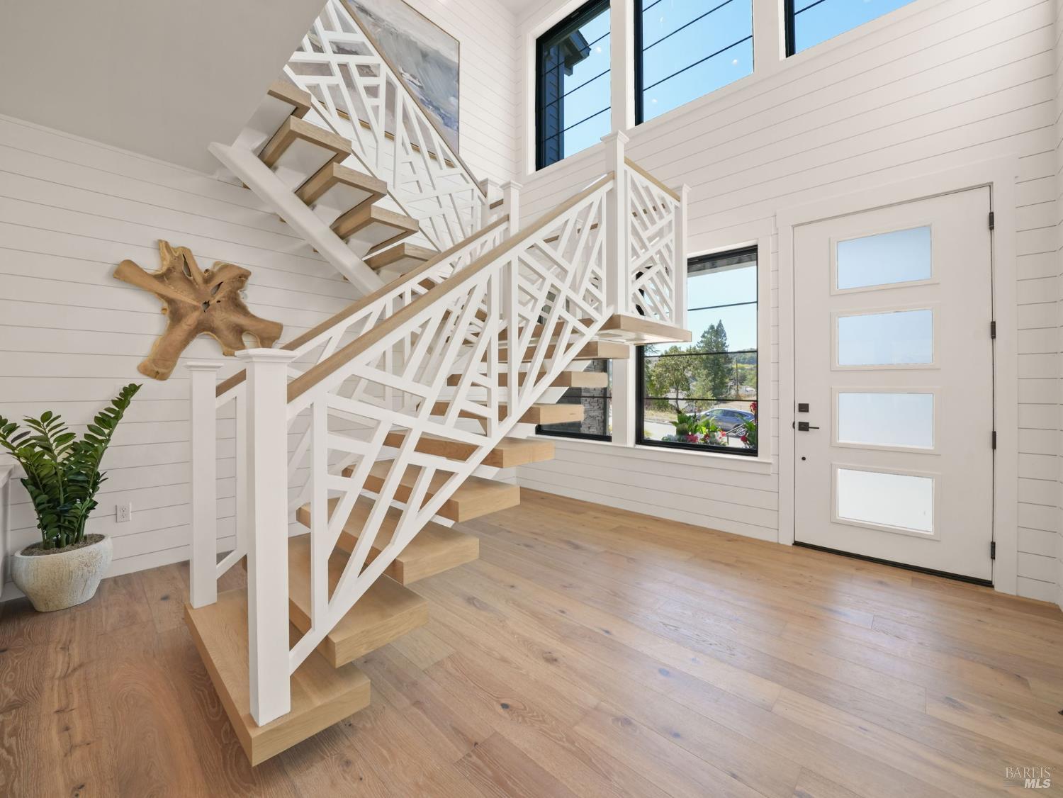 Detail Gallery Image 8 of 44 For 31 Erin Dr, San Rafael,  CA 94903 - 4 Beds | 4 Baths