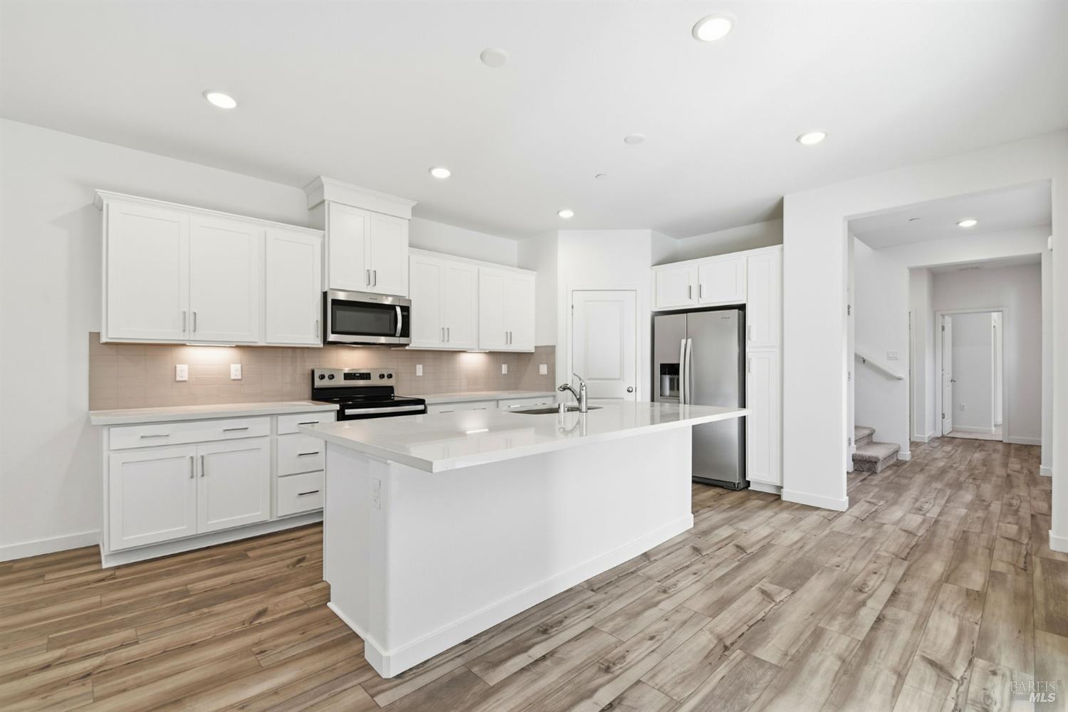 Detail Gallery Image 2 of 12 For 9117 Camino Colegio Rd, Rohnert Park,  CA 94928 - 4 Beds | 3 Baths