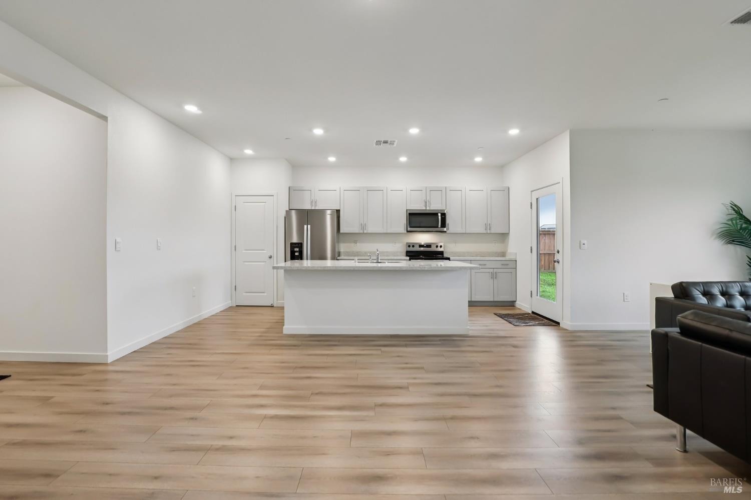 Detail Gallery Image 13 of 26 For 1830 Orange Blossom Ln, Dixon,  CA 95620 - 3 Beds | 2 Baths