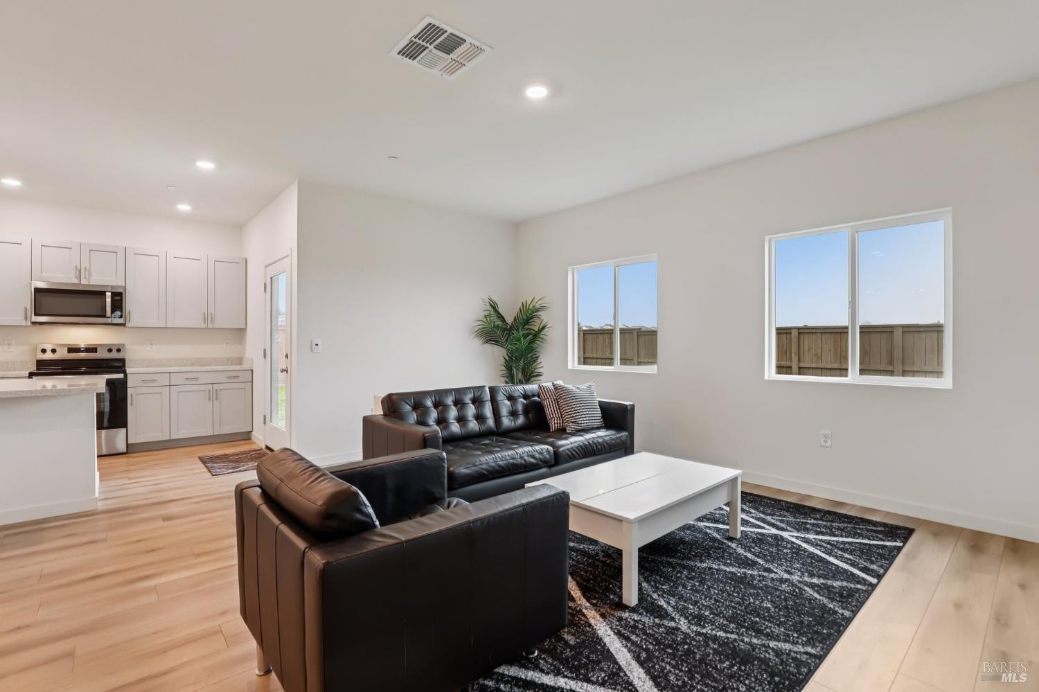 Detail Gallery Image 6 of 26 For 1830 Orange Blossom Ln, Dixon,  CA 95620 - 3 Beds | 2 Baths