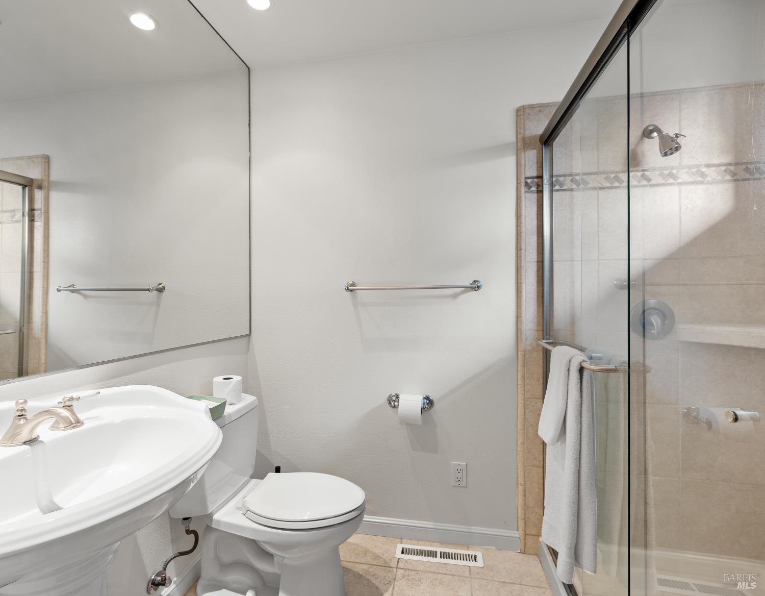 Detail Gallery Image 19 of 44 For 5232 Badger Rd, Santa Rosa,  CA 95409 - 4 Beds | 3 Baths