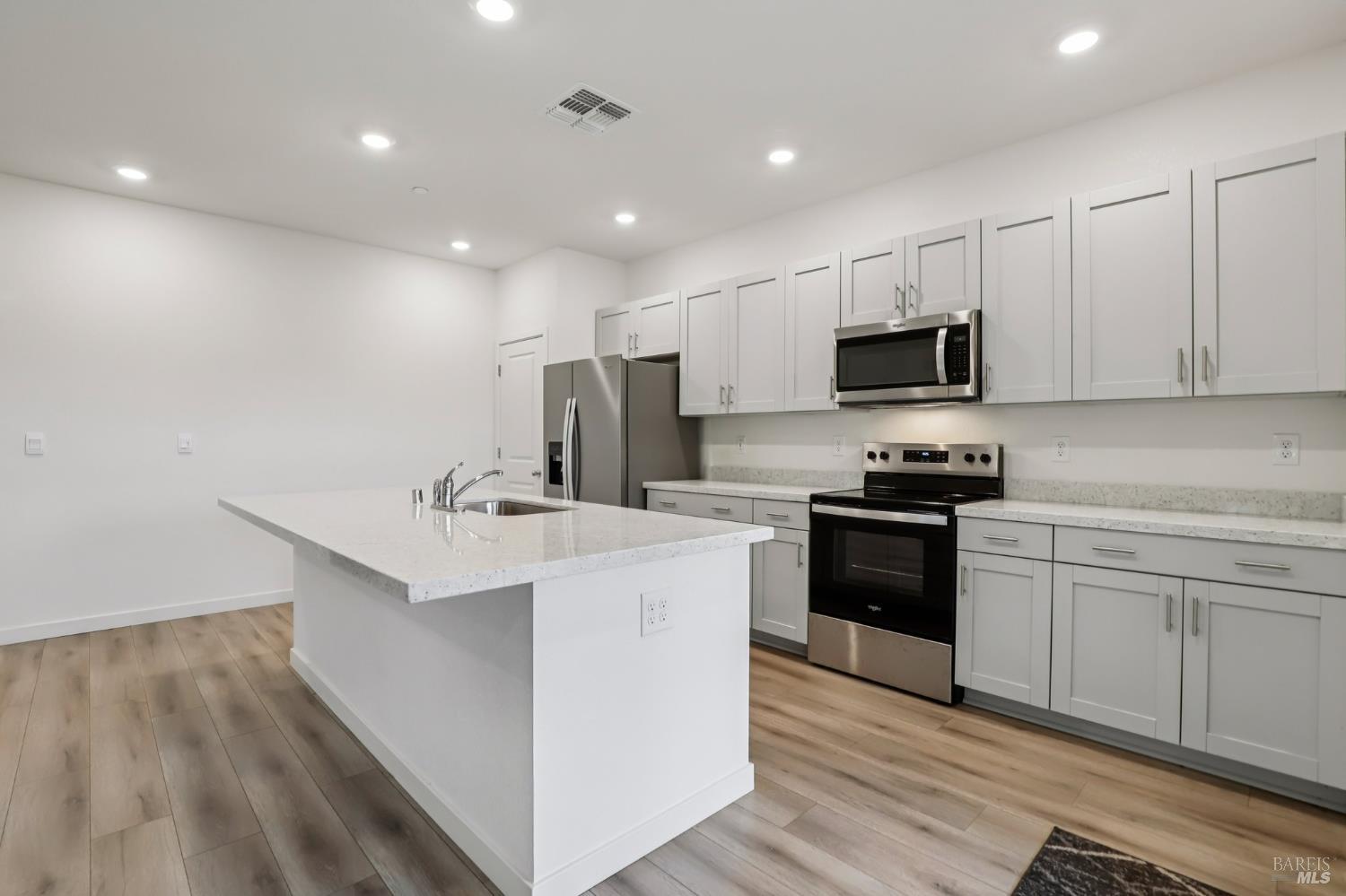 Detail Gallery Image 9 of 26 For 1830 Orange Blossom Ln, Dixon,  CA 95620 - 3 Beds | 2 Baths