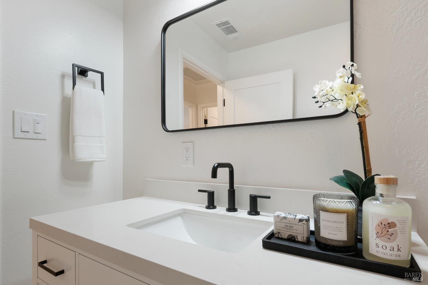 Detail Gallery Image 13 of 35 For 2133 Redwood Rd, Napa,  CA 94558 - 2 Beds | 2 Baths