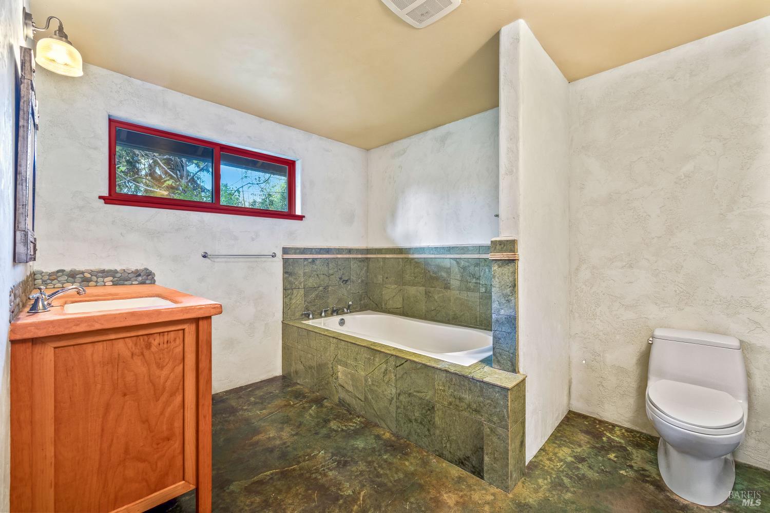 Detail Gallery Image 8 of 41 For 19204 Benson Ln, Fort Bragg,  CA 95437 - 2 Beds | 2 Baths