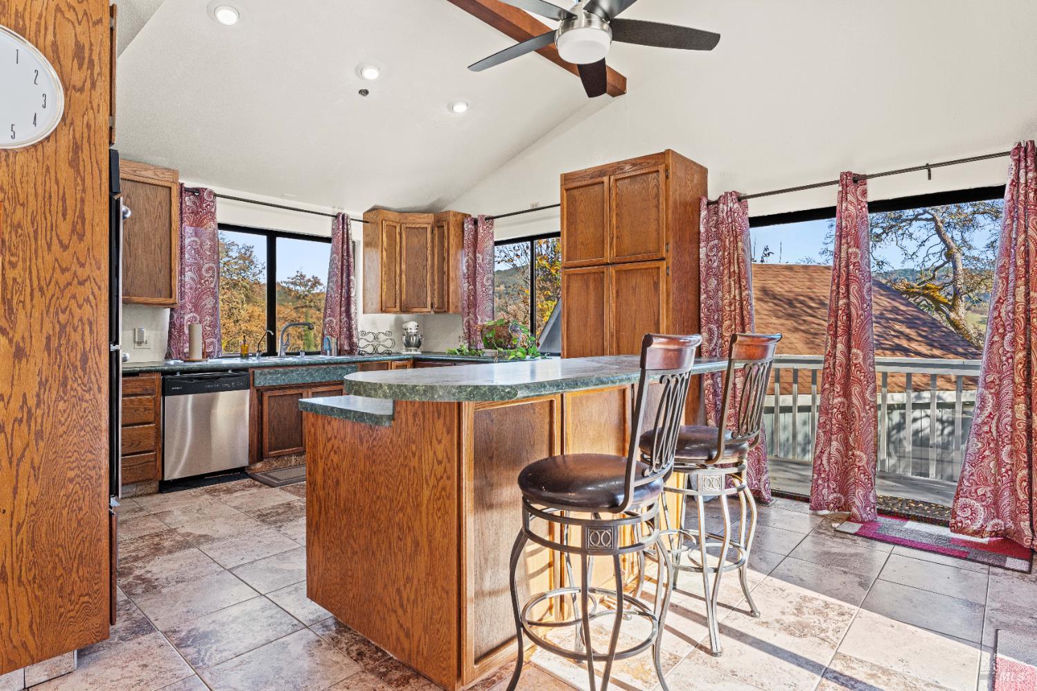 Detail Gallery Image 40 of 47 For 6620 Robinson Creek Rd, Ukiah,  CA 95482 - 5 Beds | 3 Baths