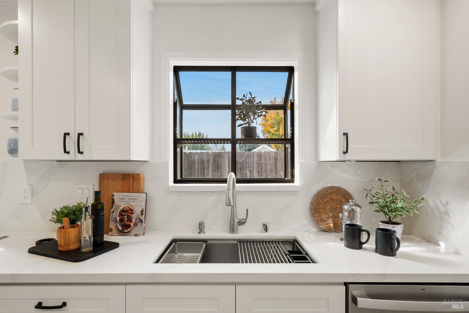 Detail Gallery Image 10 of 35 For 2133 Redwood Rd, Napa,  CA 94558 - 2 Beds | 2 Baths