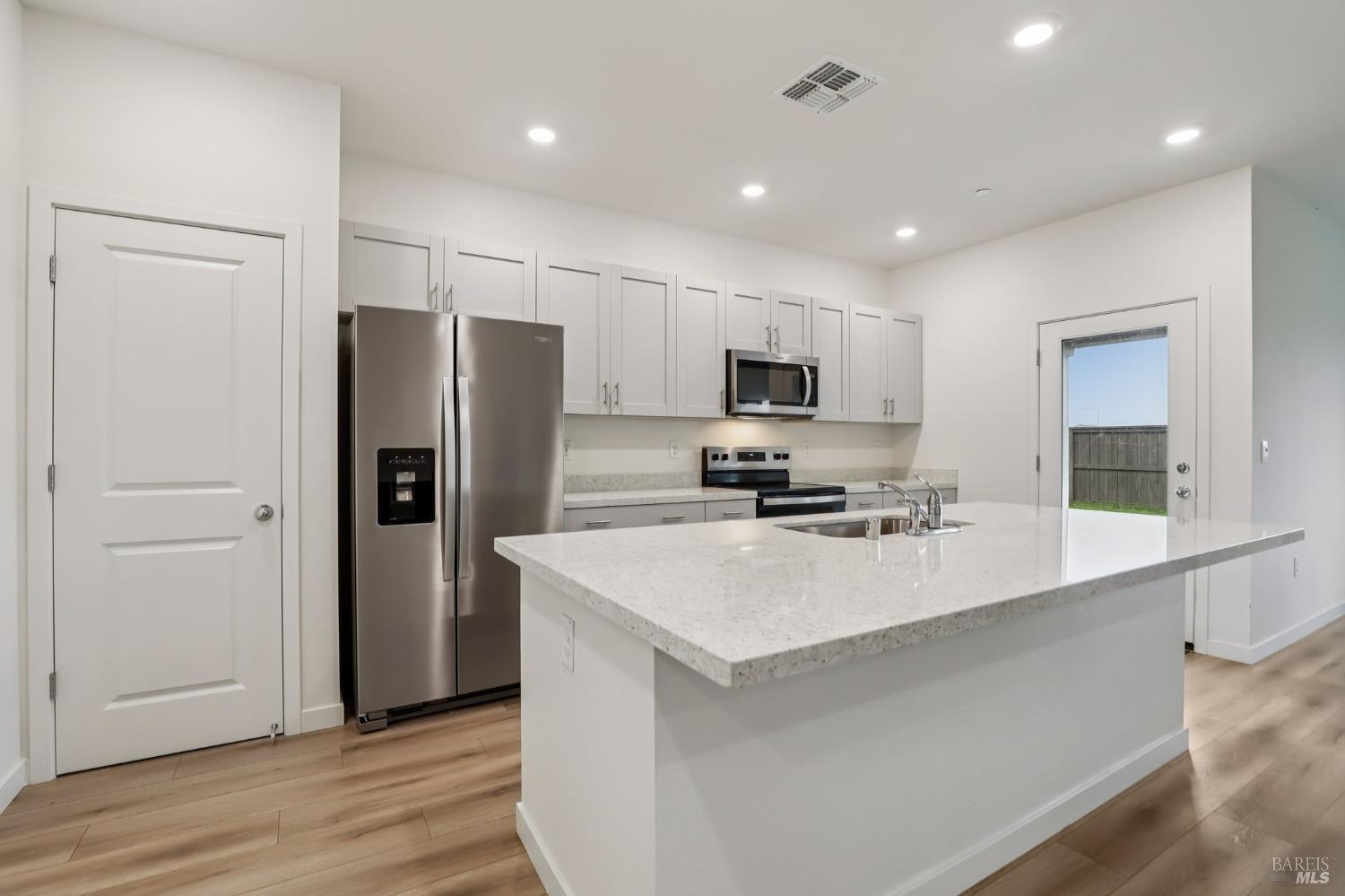 Detail Gallery Image 12 of 26 For 1830 Orange Blossom Ln, Dixon,  CA 95620 - 3 Beds | 2 Baths