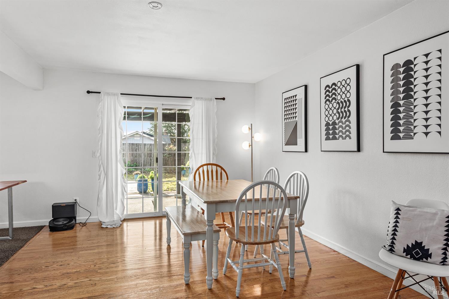 Detail Gallery Image 9 of 44 For 5232 Badger Rd, Santa Rosa,  CA 95409 - 4 Beds | 3 Baths