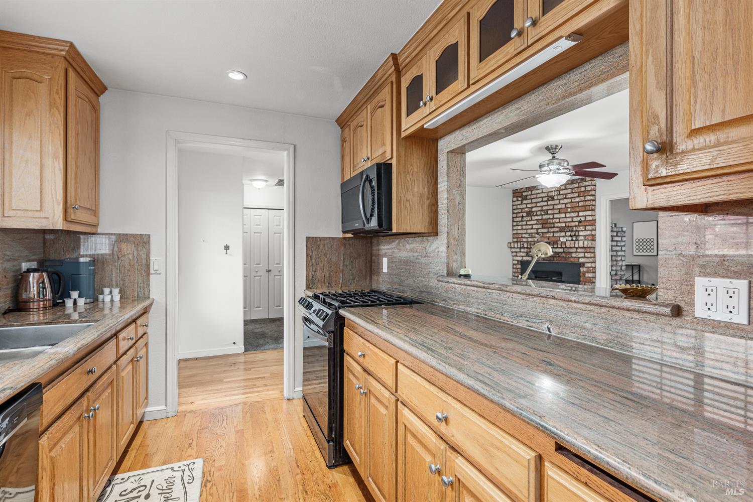 Detail Gallery Image 11 of 44 For 5232 Badger Rd, Santa Rosa,  CA 95409 - 4 Beds | 3 Baths