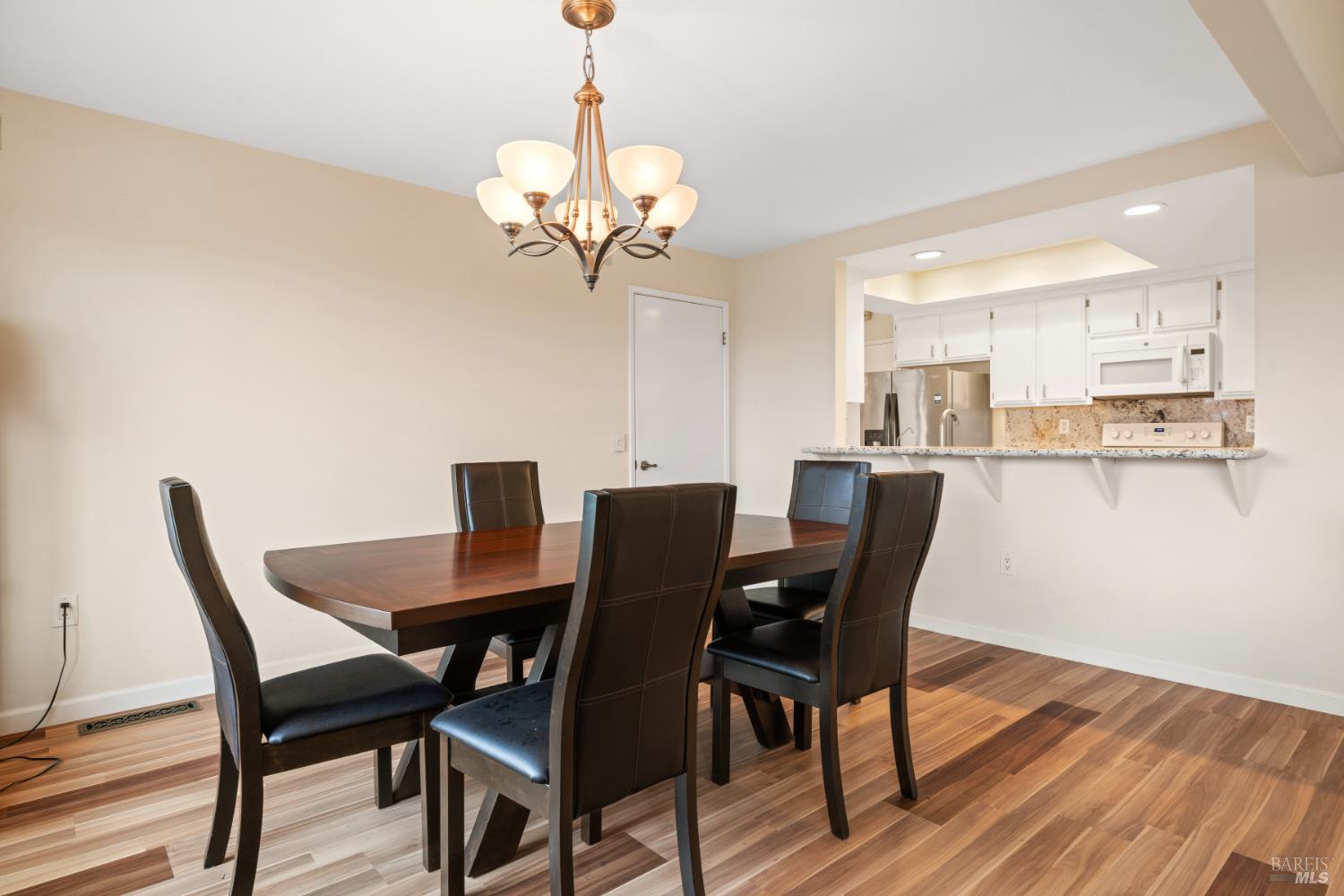 Detail Gallery Image 11 of 45 For 7103 Overlook Dr, Santa Rosa,  CA 95409 - 3 Beds | 2 Baths