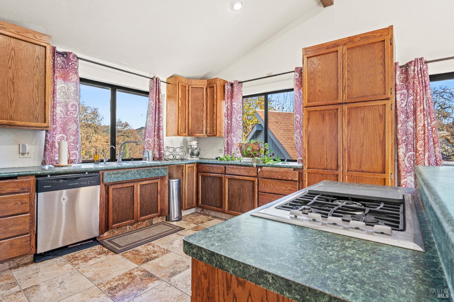 Detail Gallery Image 37 of 47 For 6620 Robinson Creek Rd, Ukiah,  CA 95482 - 5 Beds | 3 Baths