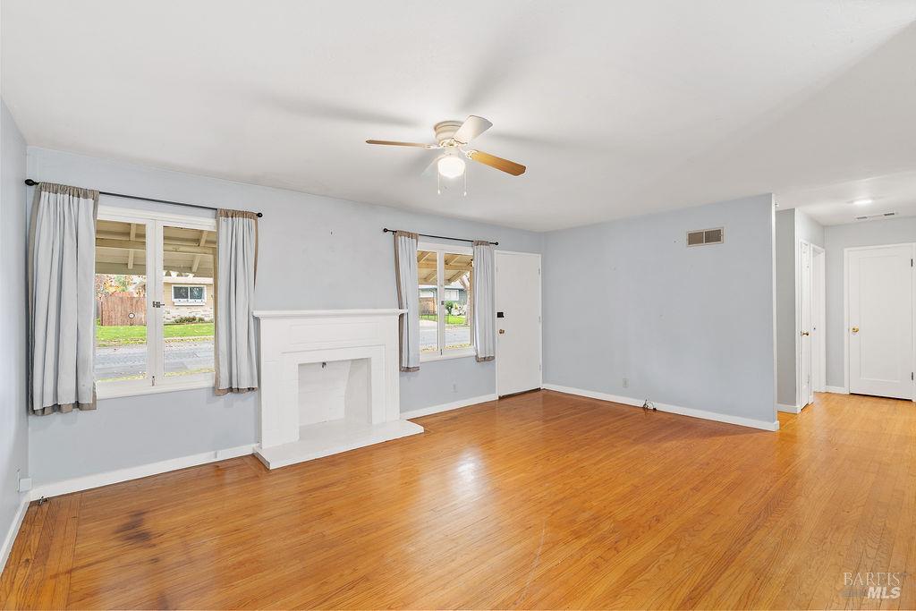 Detail Gallery Image 2 of 35 For 121 Jackson Way, Vallejo,  CA 94591 - 4 Beds | 2 Baths