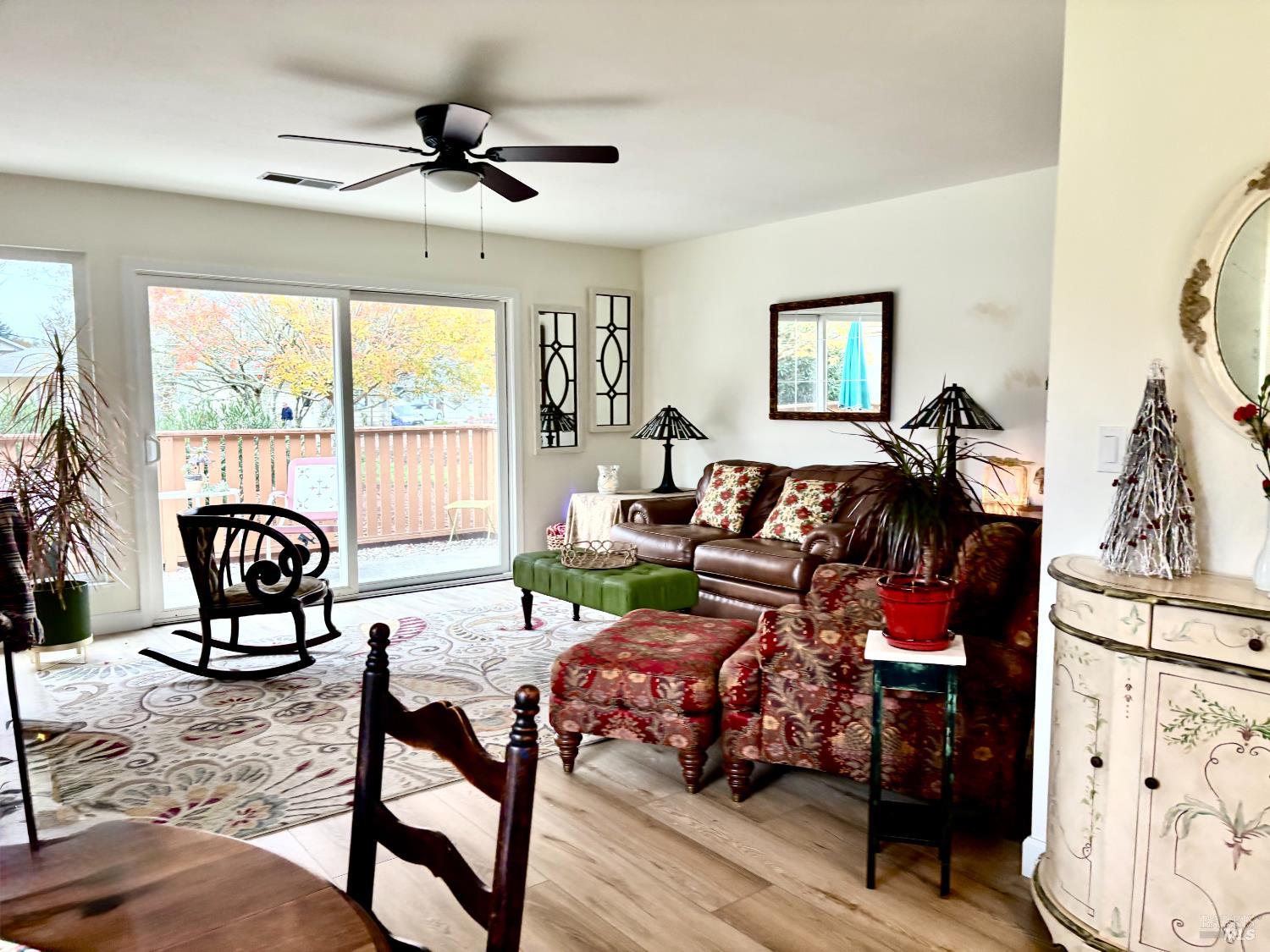 Detail Gallery Image 7 of 24 For 514 Oak Vista Ln, Santa Rosa,  CA 95409 - 2 Beds | 2 Baths