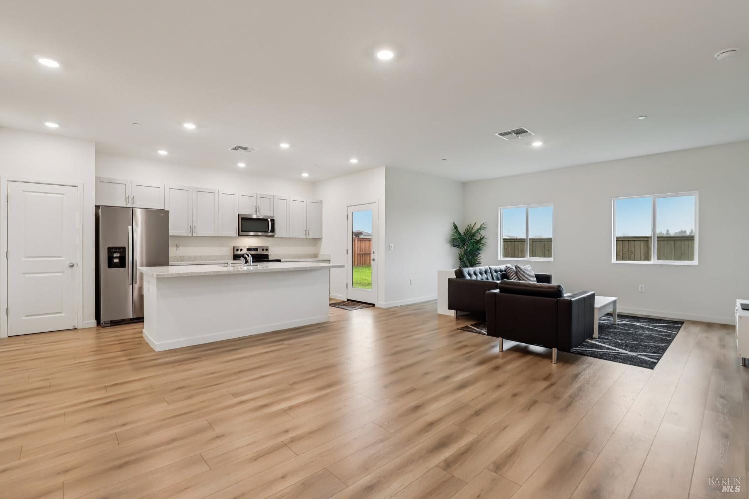 Detail Gallery Image 5 of 26 For 1830 Orange Blossom Ln, Dixon,  CA 95620 - 3 Beds | 2 Baths